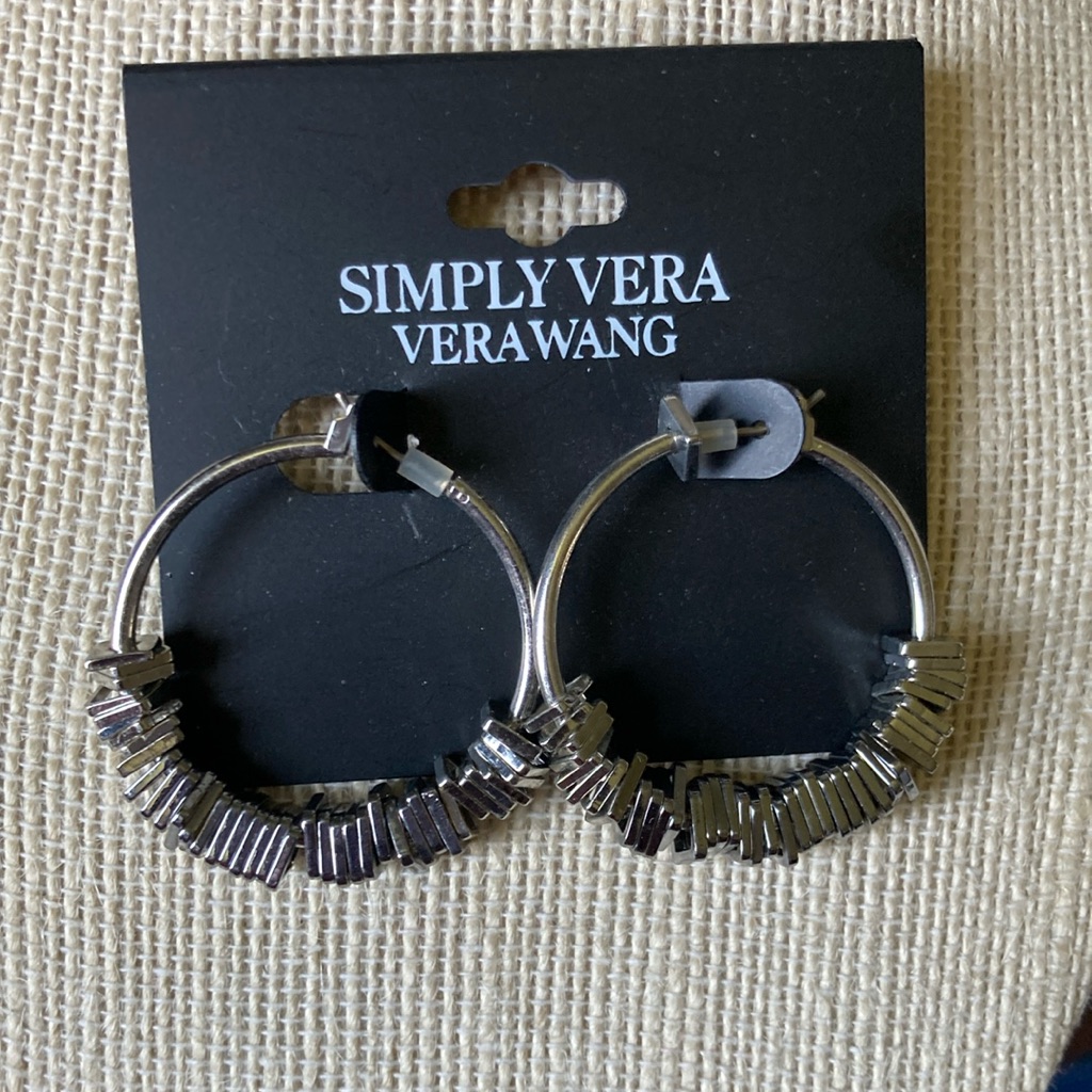Simply Vera Vera Wang Earrings 10$